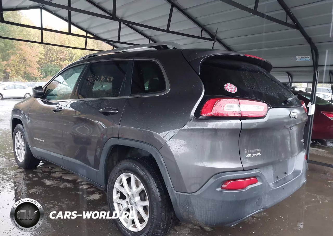 2017 Jeep Cherokee Latitude 4X4 VIN:1C4PJMCS7HW637976 - 3