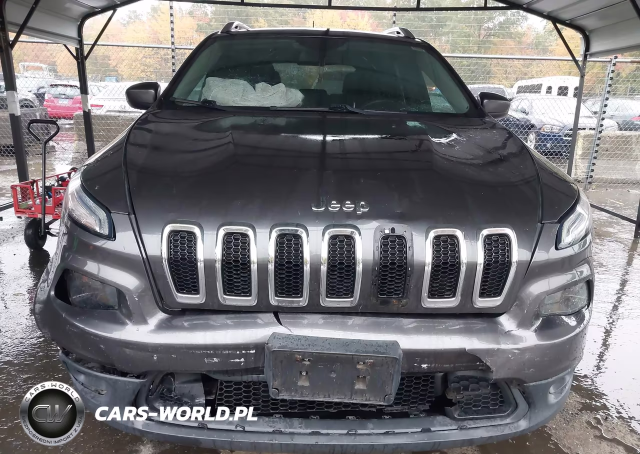 2017 Jeep Cherokee Latitude 4X4 VIN:1C4PJMCS7HW637976 - 6