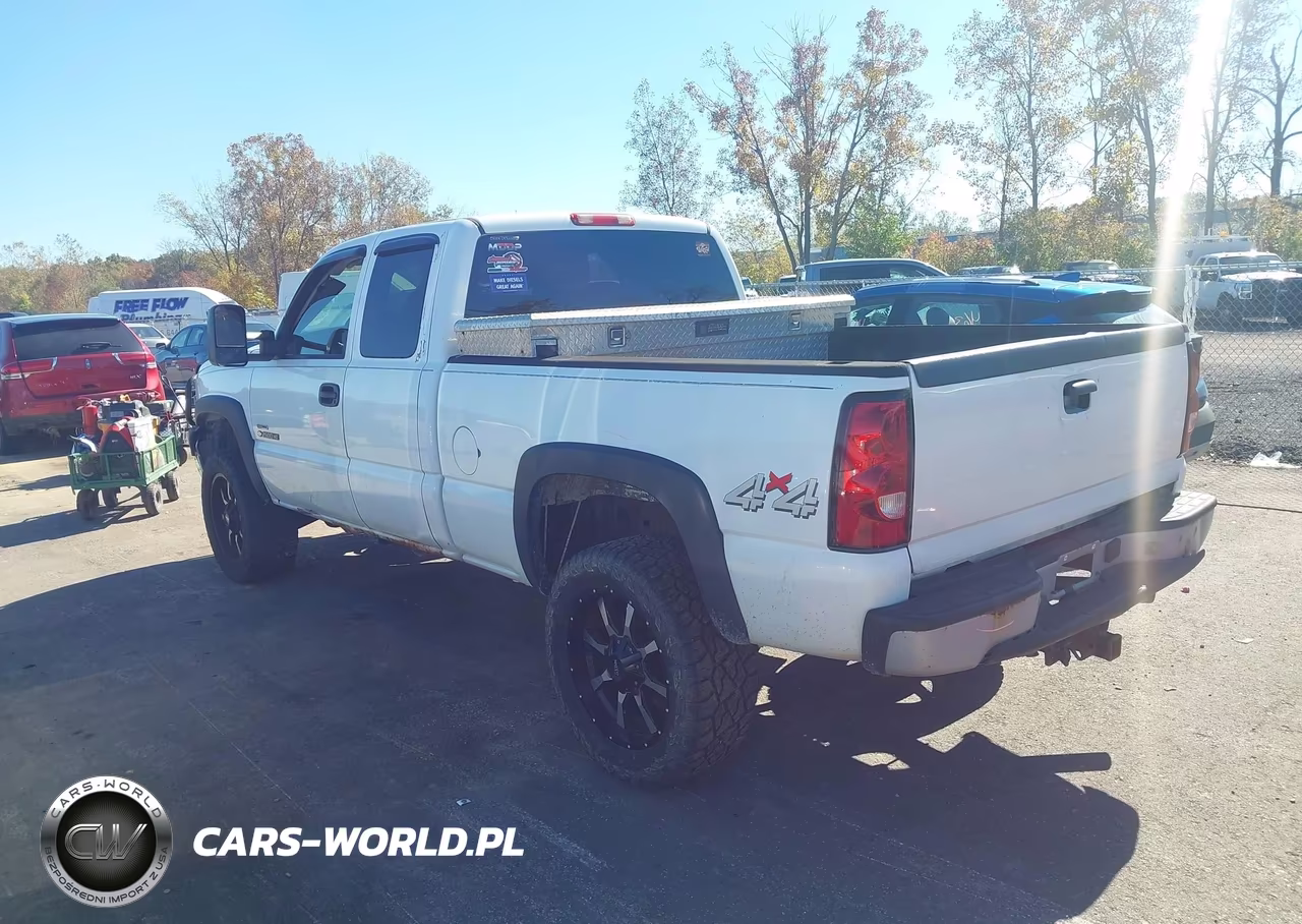 2007 Chevrolet Silverado 2500Hd Classic Work Truck VIN:1GCHK29D97E151866 - 3