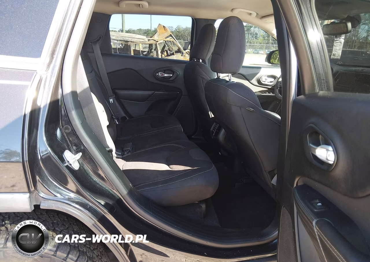 2016 Jeep Cherokee Latitude VIN:1C4PJLCB5GW351763 - 8