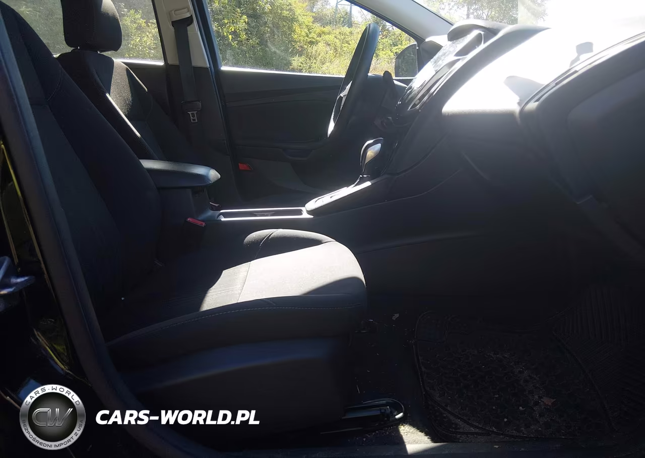 2016 Ford Focus Se VIN:1FADP3F2XGL323400 - 5