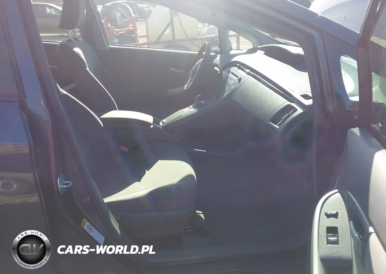 2011 Toyota Prius Two VIN:JTDKN3DU8B1374491 - 5