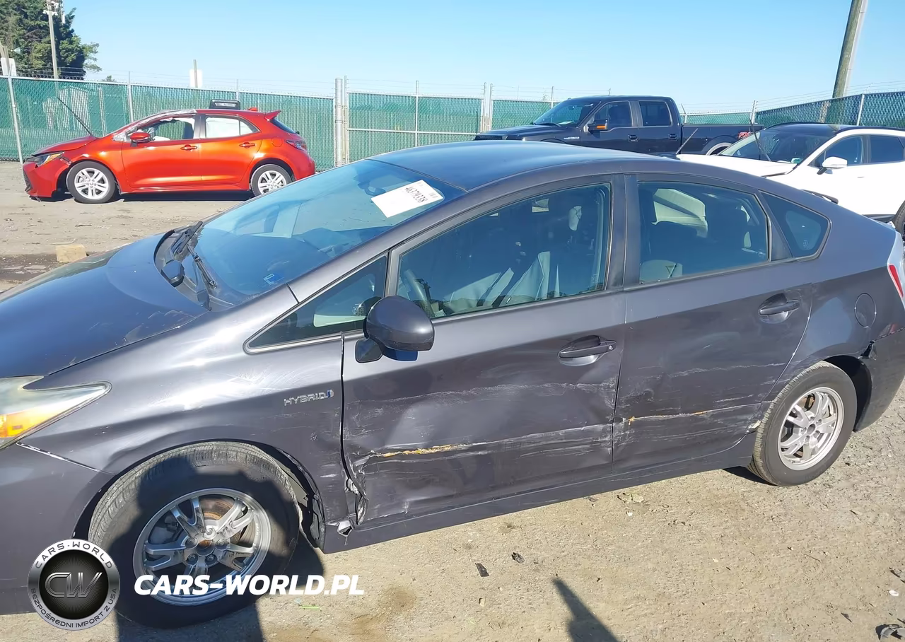 2011 Toyota Prius Two VIN:JTDKN3DU8B1374491 - 6