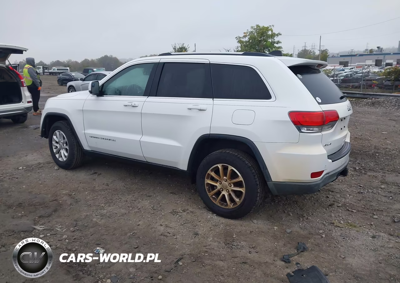2015 Jeep Grand Cherokee Laredo VIN:1C4RJFAG3FC237155 - 3