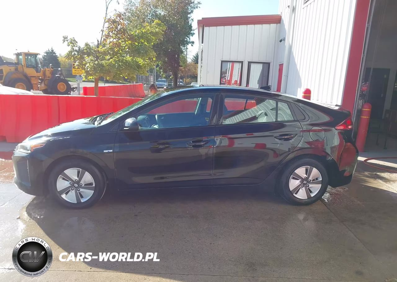 2018 Hyundai Ioniq Hybrid Blue VIN:KMHC65LC7JU100598 - 15