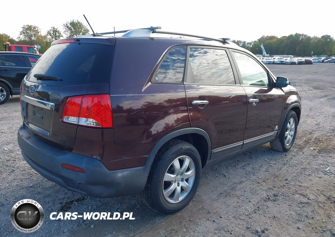 2011 Kia Sorento Lx VIN:5XYKTDA16BG004484 - 4