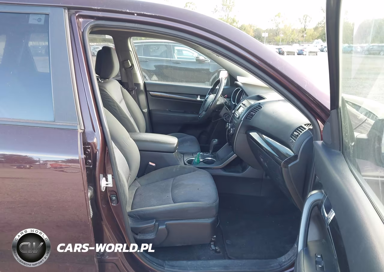 2011 Kia Sorento Lx VIN:5XYKTDA16BG004484 - 5