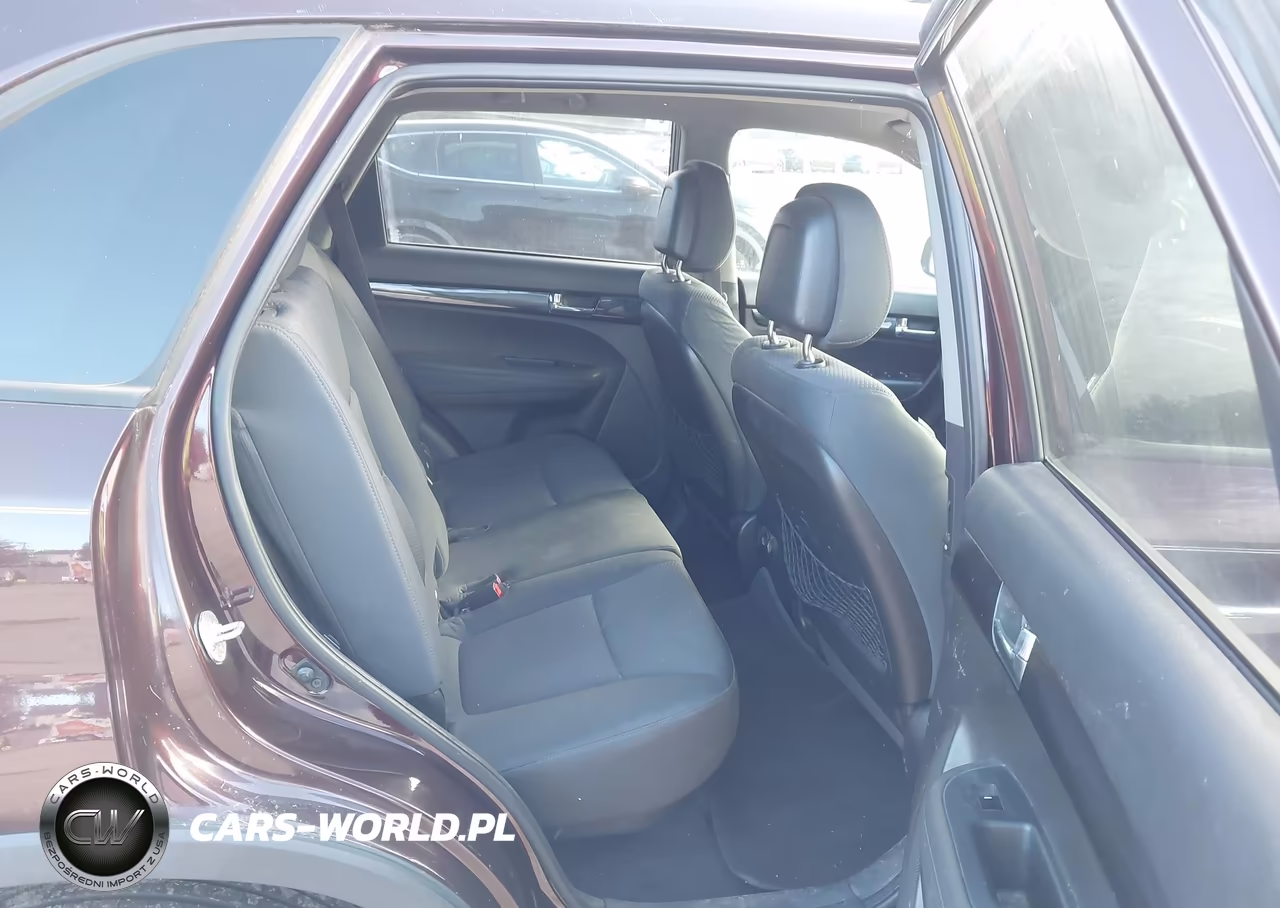 2011 Kia Sorento Lx VIN:5XYKTDA16BG004484 - 8