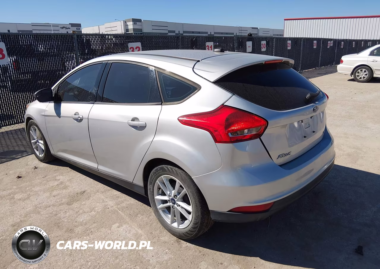 2018 Ford Focus Se VIN:1FADP3K26JL251348 - 3