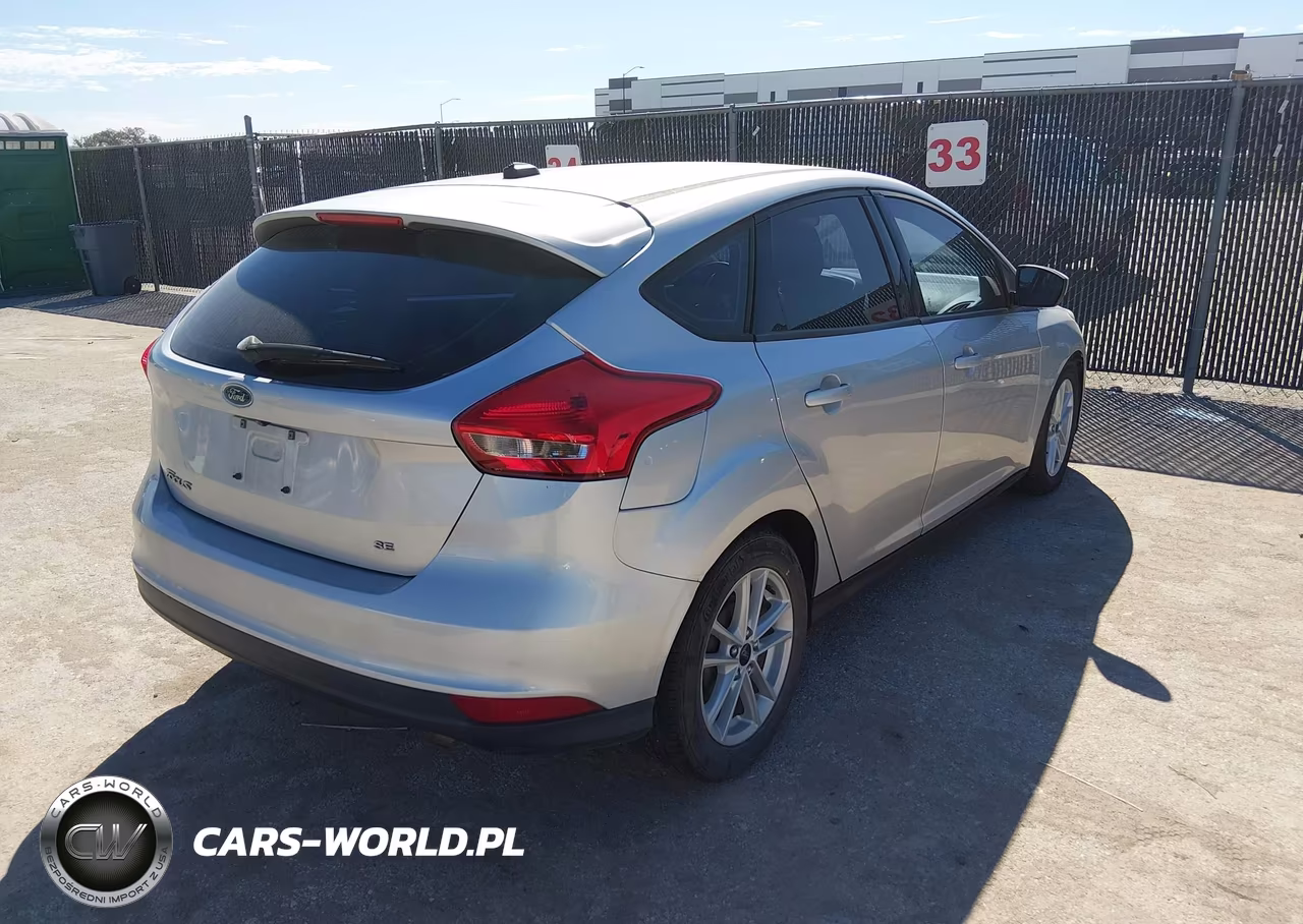 2018 Ford Focus Se VIN:1FADP3K26JL251348 - 4