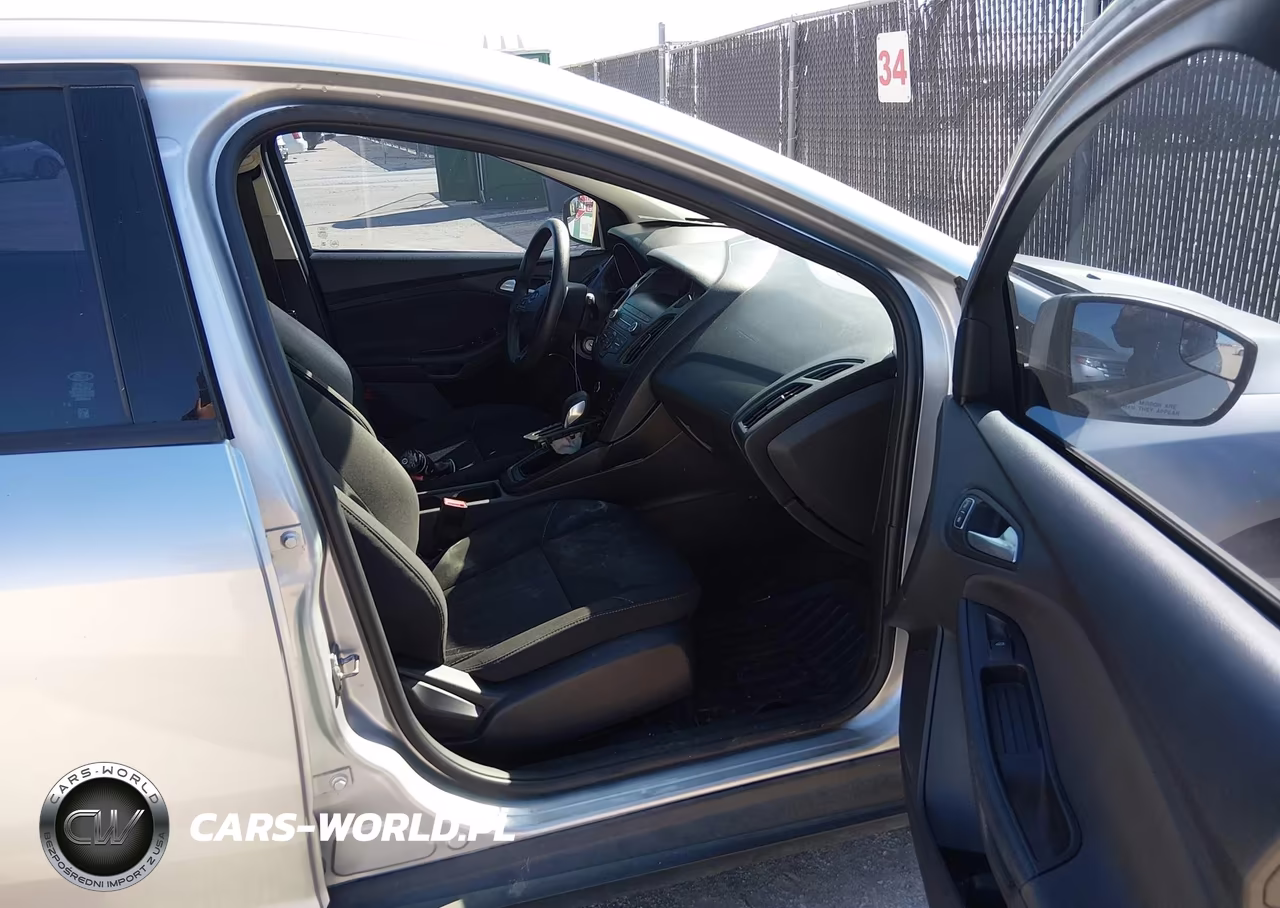2018 Ford Focus Se VIN:1FADP3K26JL251348 - 5