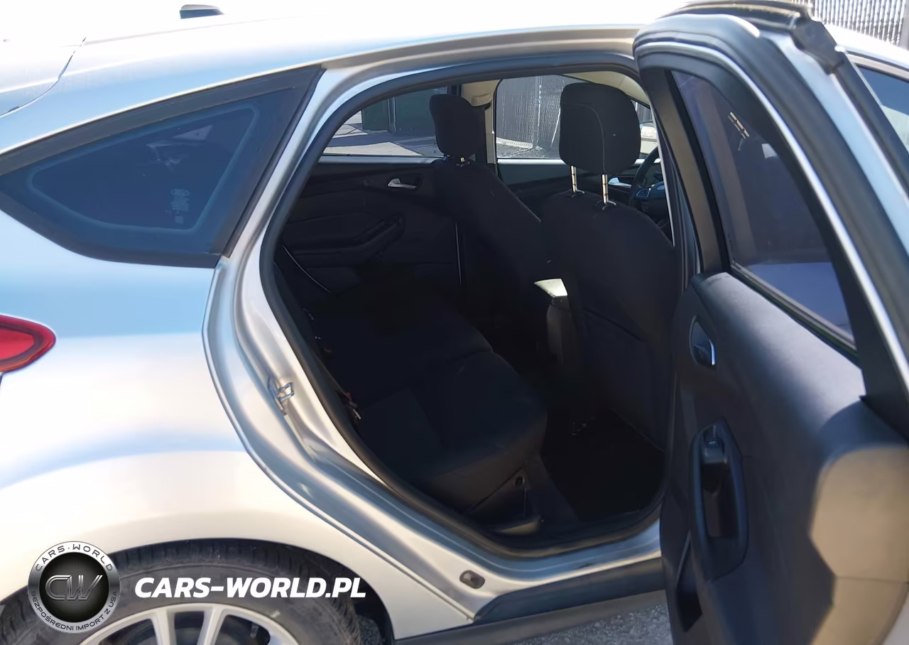 2018 Ford Focus Se VIN:1FADP3K26JL251348 - 8