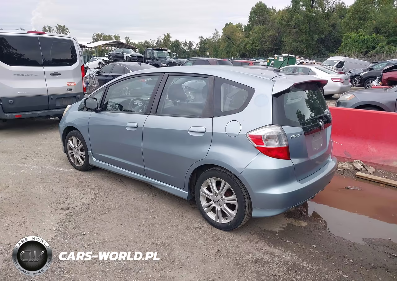 2011 Honda Fit Sport VIN:JHMGE8H54BC024350 - 3