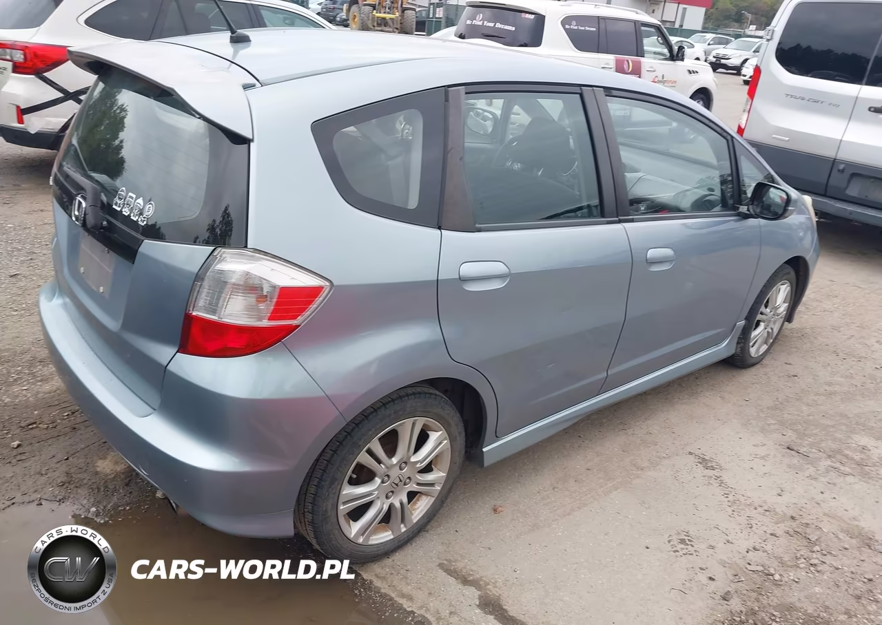 2011 Honda Fit Sport VIN:JHMGE8H54BC024350 - 4