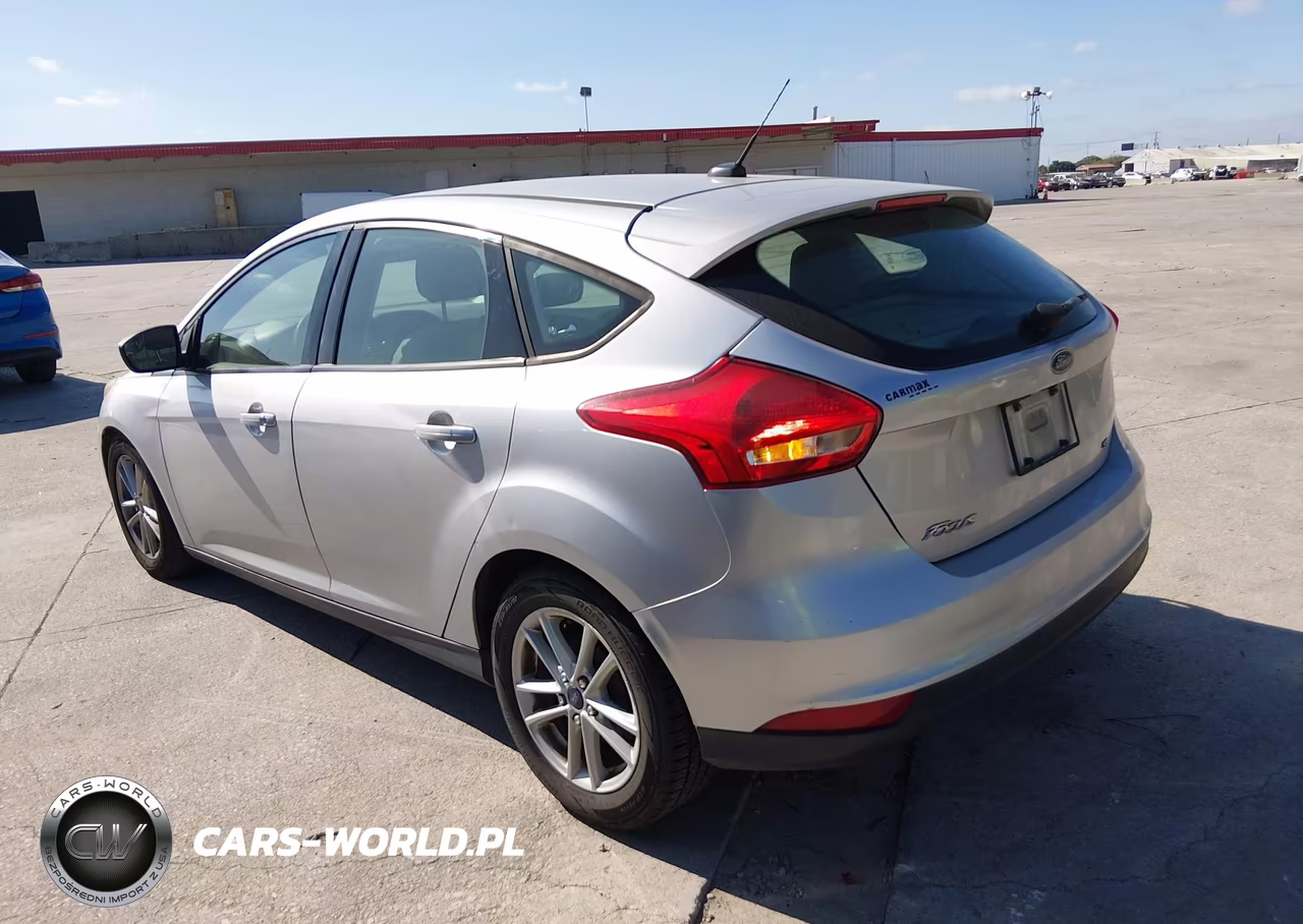 2018 Ford Focus Se VIN:1FADP3K29JL241882 - 3