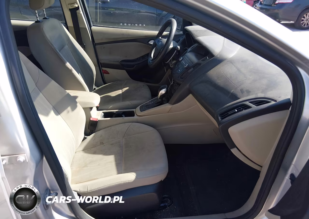 2018 Ford Focus Se VIN:1FADP3K29JL241882 - 5