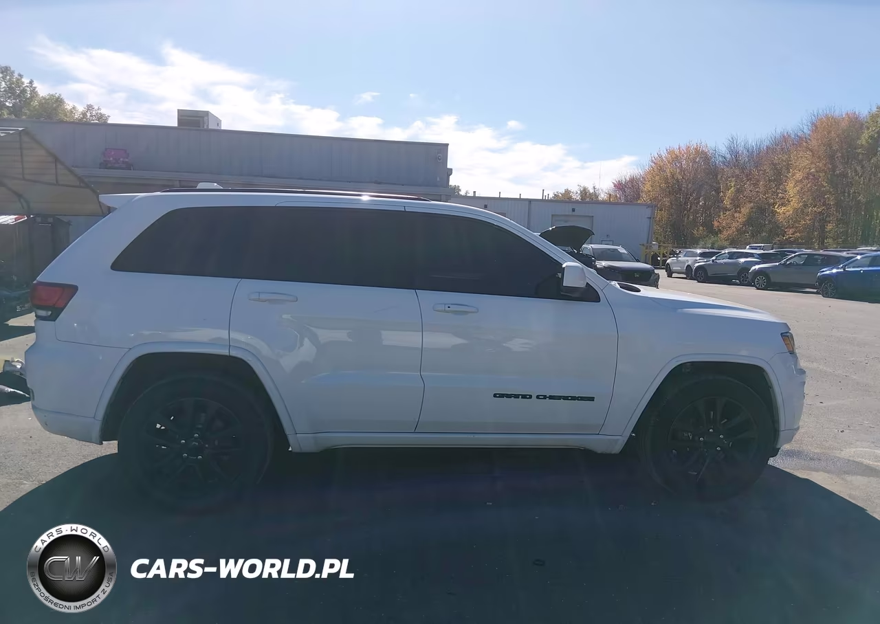 2018 Jeep Grand Cherokee Altitude 4X4 VIN:1C4RJFAG4JC121603 - 13