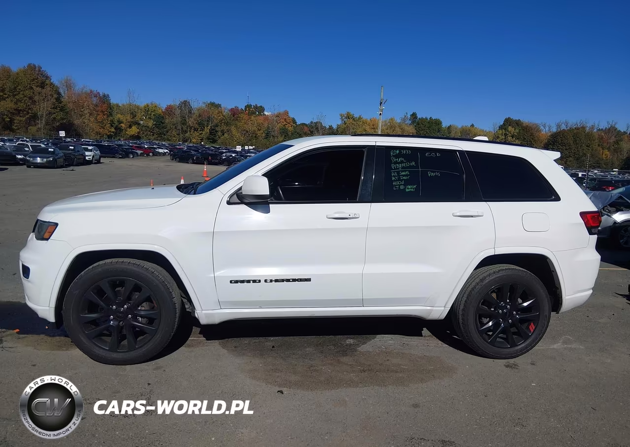 2018 Jeep Grand Cherokee Altitude 4X4 VIN:1C4RJFAG4JC121603 - 14