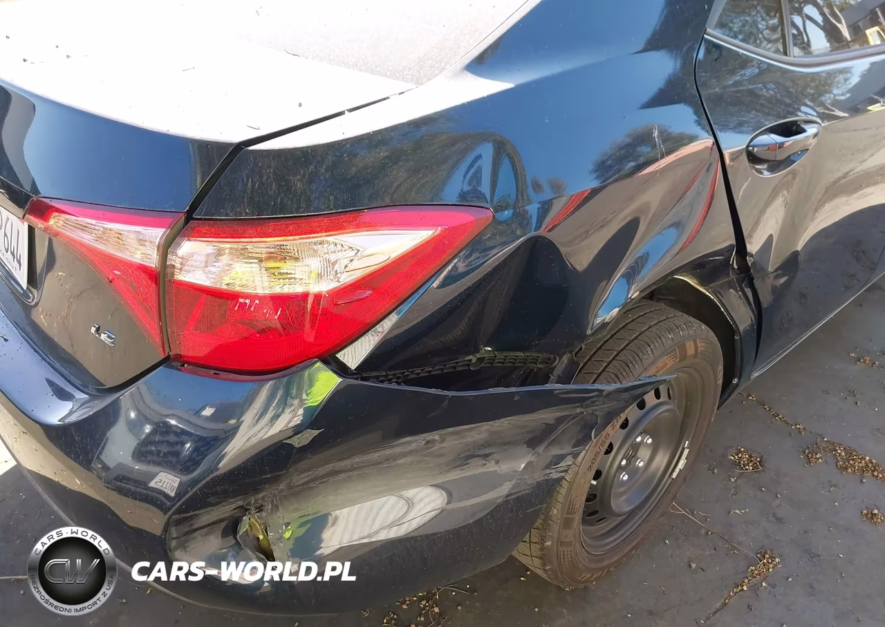 2017 Toyota Corolla Le VIN:5YFBURHE8HP718852 - 12
