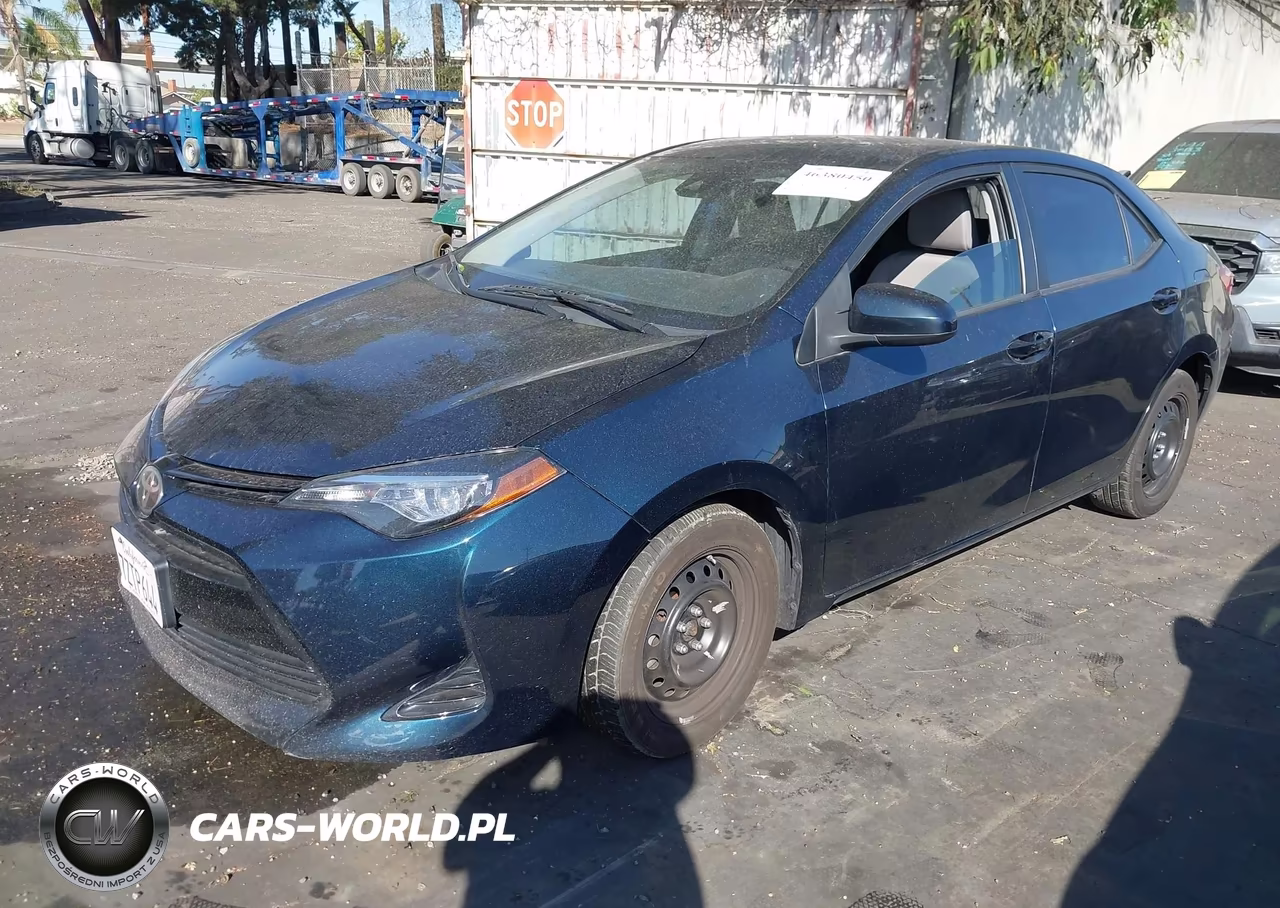 2017 Toyota Corolla Le VIN:5YFBURHE8HP718852 - 2