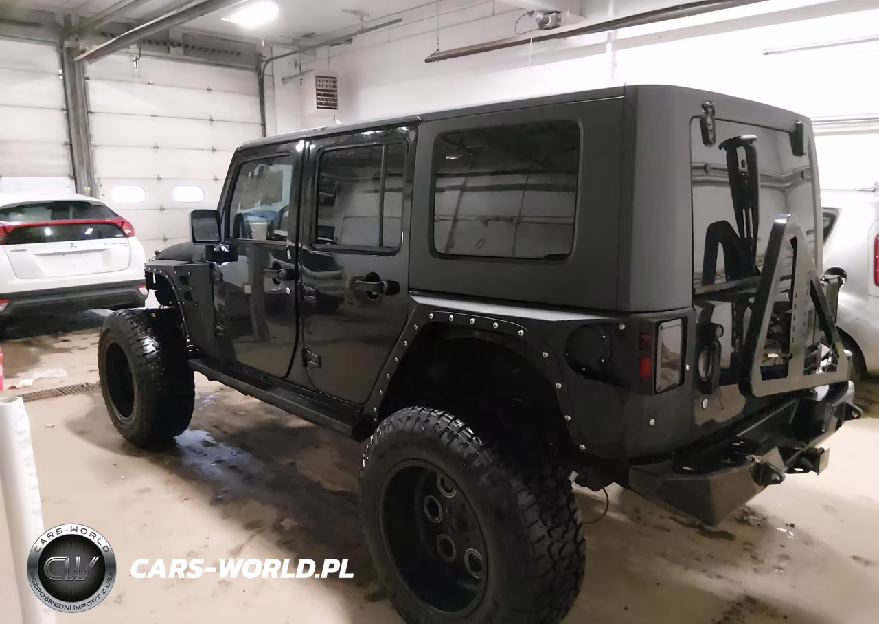 2010 Jeep Wrangler Unlimited Sport VIN:1J4BA3H13AL183795 - 3