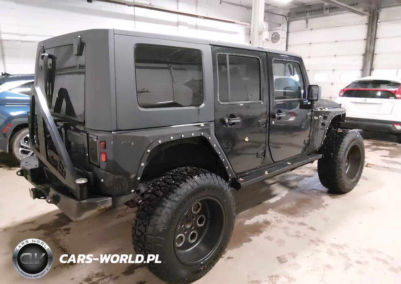 2010 Jeep Wrangler Unlimited Sport VIN:1J4BA3H13AL183795 - 4