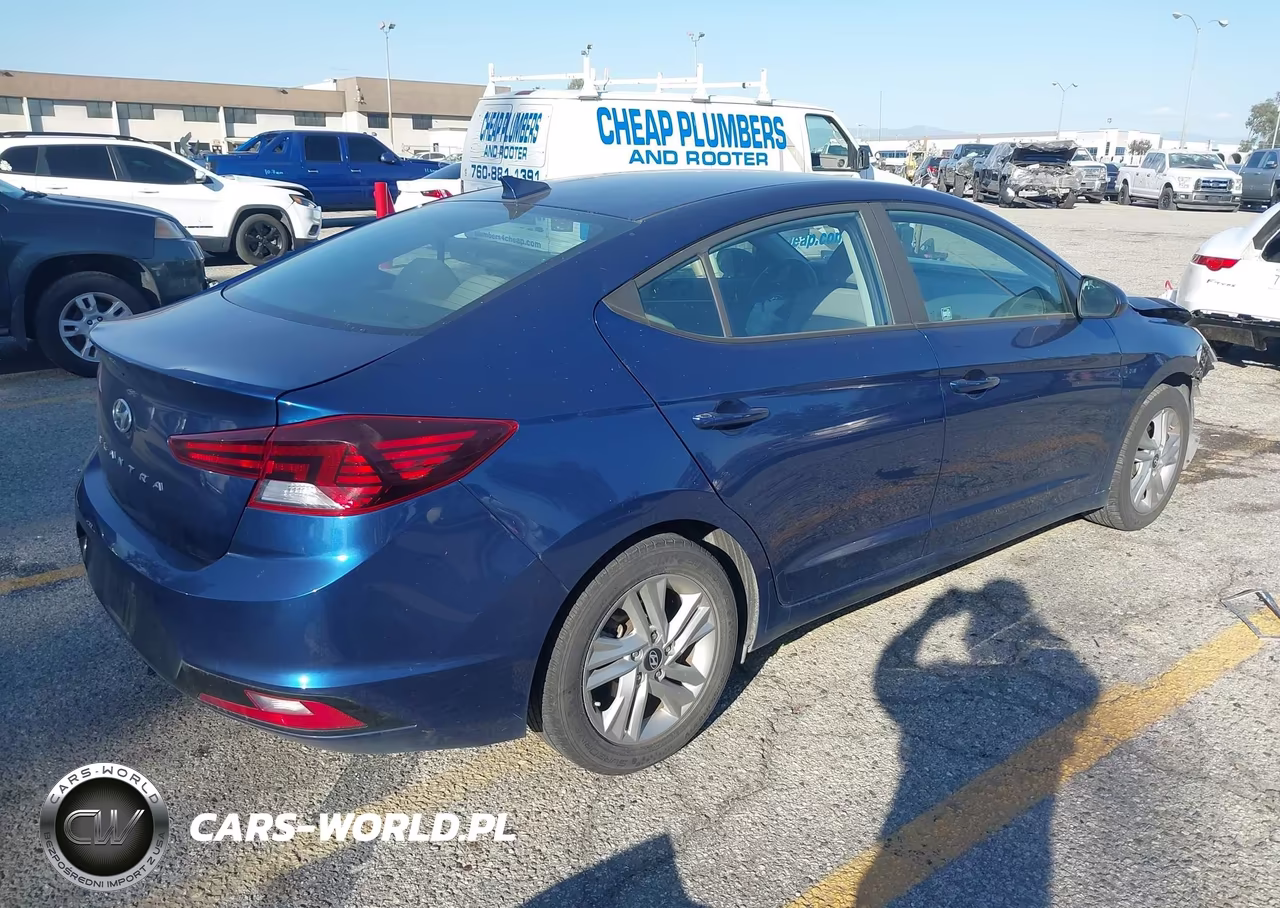 2019 Hyundai Elantra Sel VIN:5NPD84LF4KH455585 - 4