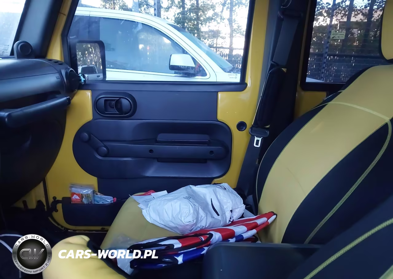 2008 Jeep Wrangler Unlimited X VIN:1J8GA39128L526951 - 5