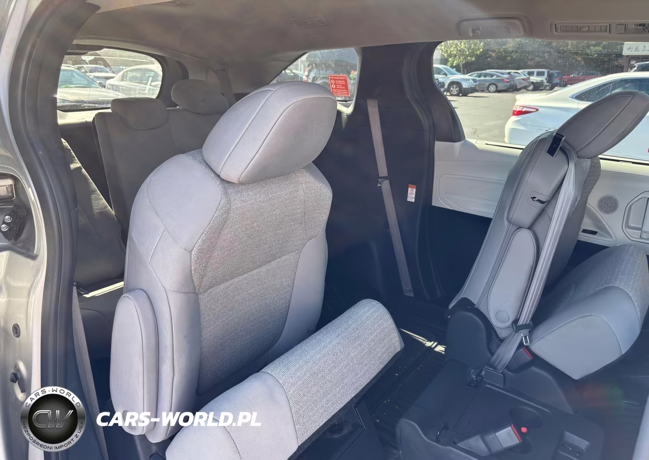 2025 Toyota Sienna Le VIN:5TDKSKFCXSS210069 - 12