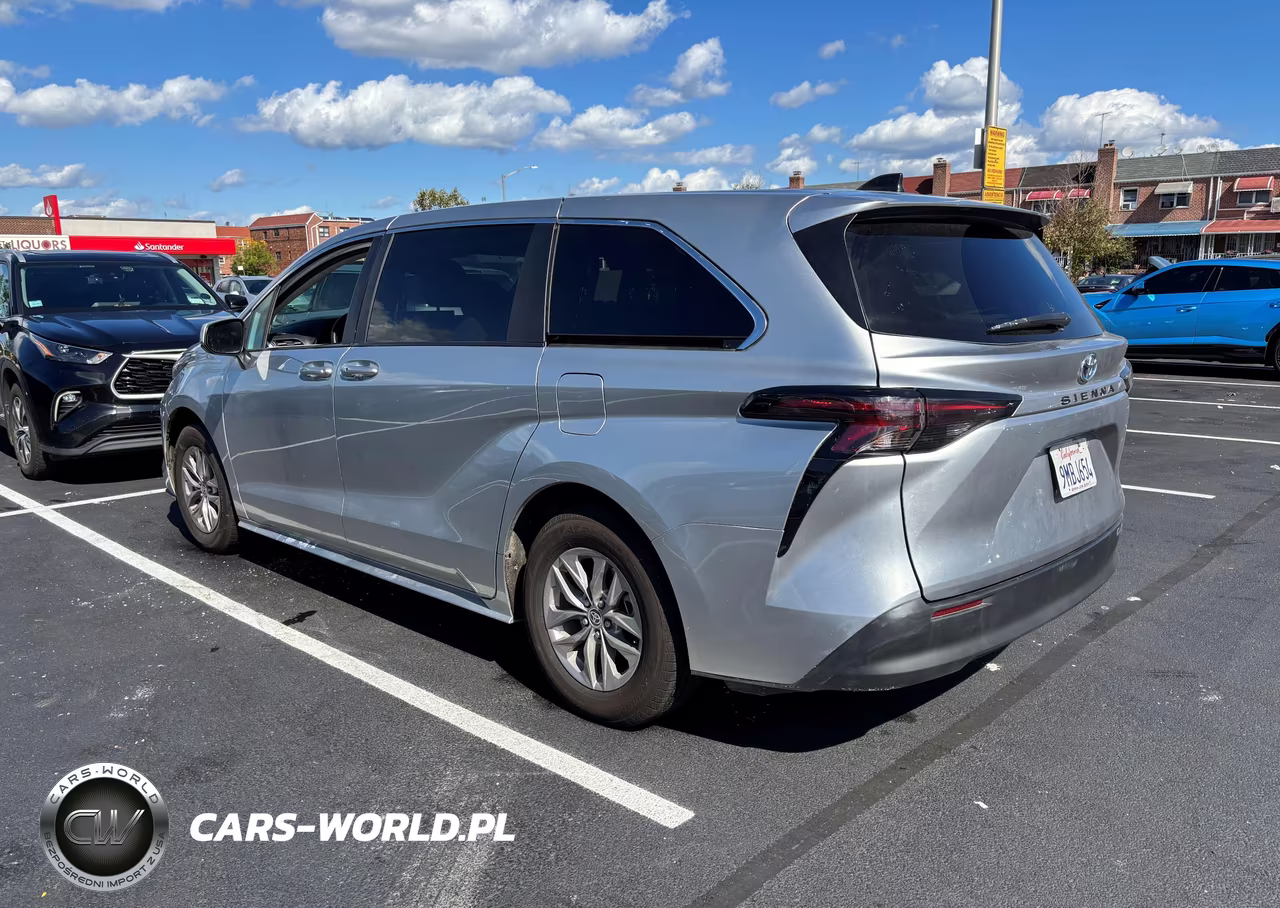 2025 Toyota Sienna Le VIN:5TDKSKFCXSS210069 - 3