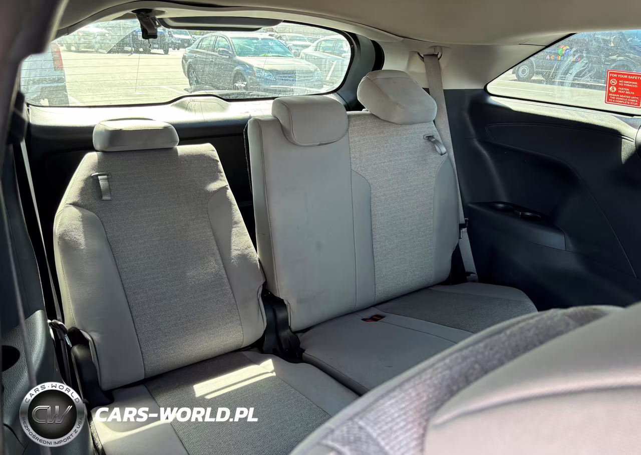 2025 Toyota Sienna Le VIN:5TDKSKFCXSS210069 - 8