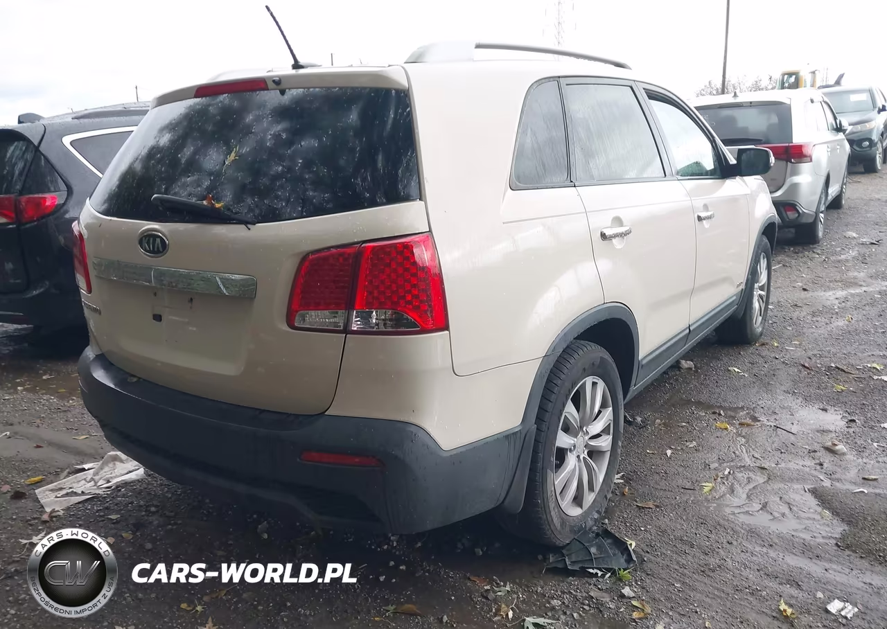 2011 Kia Sorento Lx V6 VIN:5XYKTDA29BG078930 - 4