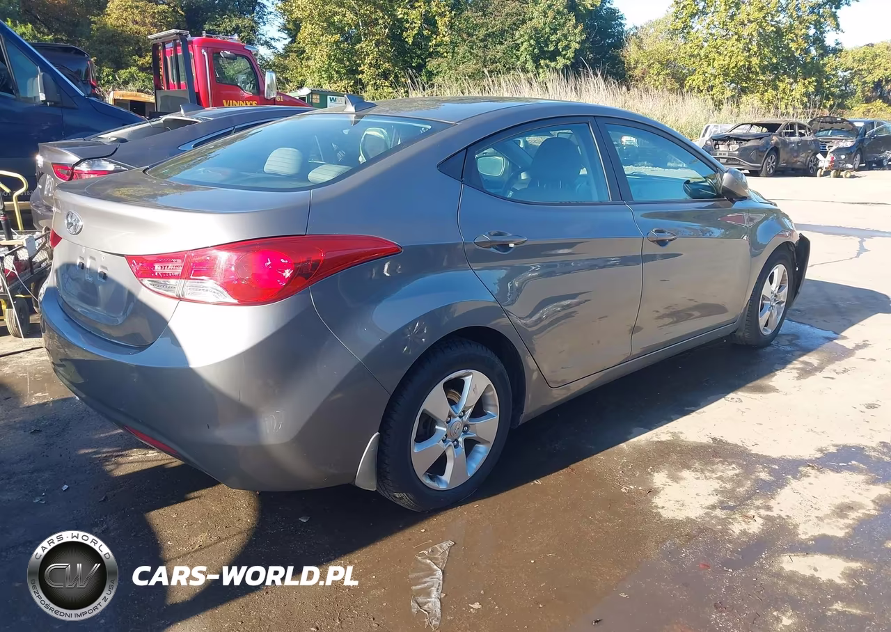 2013 Hyundai Elantra Gls VIN:5NPDH4AE4DH427928 - 4