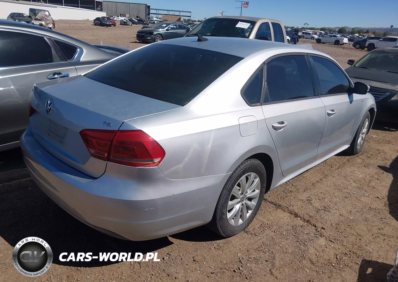 2015 Volkswagen Passat 1.8T Wolfsburg Edition VIN:1VWAT7A3XFC036313 - 4