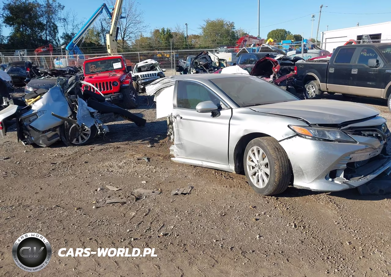 2018 Toyota Camry Le – zdjęcie 1 z 16