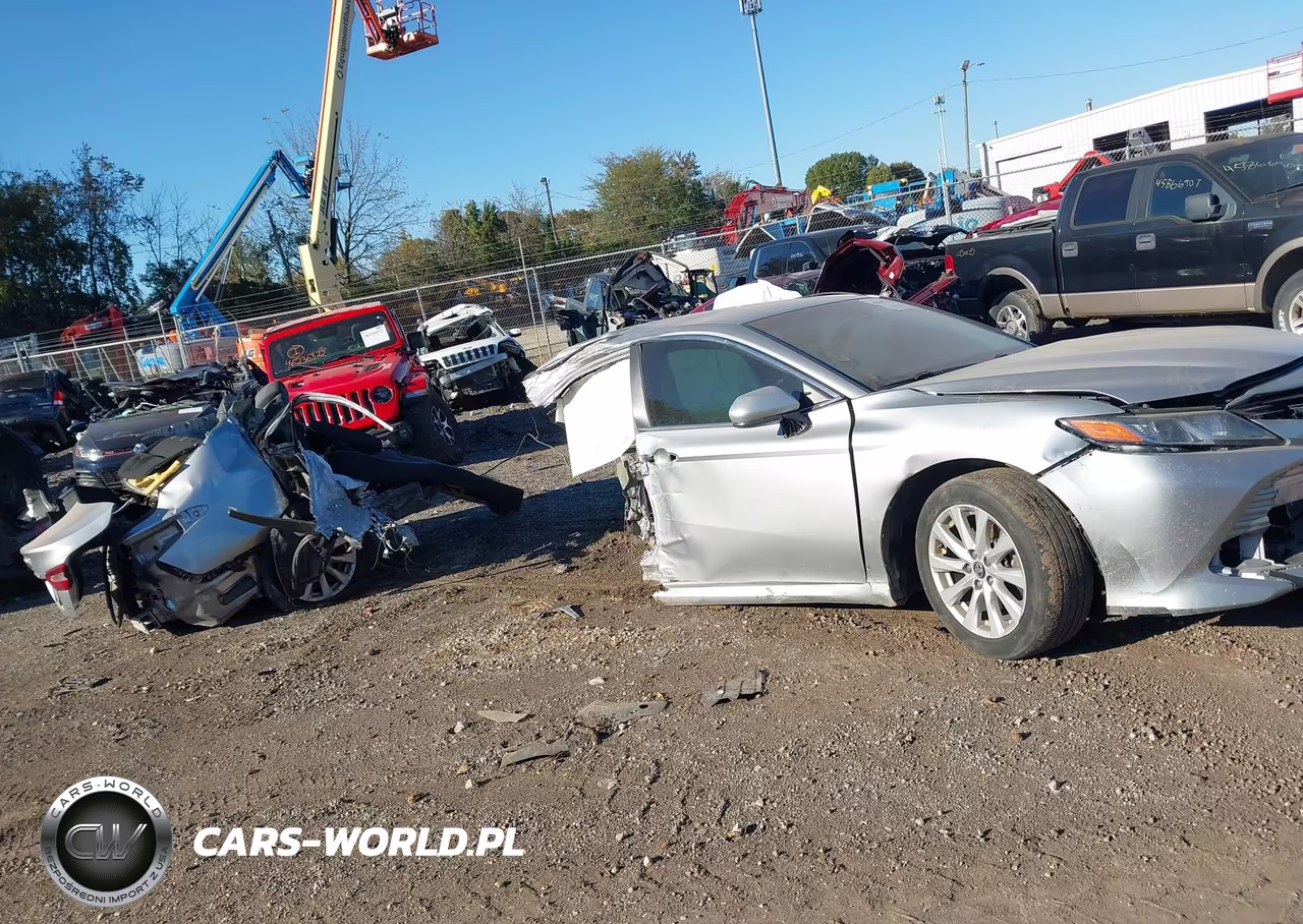 2018 Toyota Camry Le VIN:4T1B11HK7JU110938 - 13