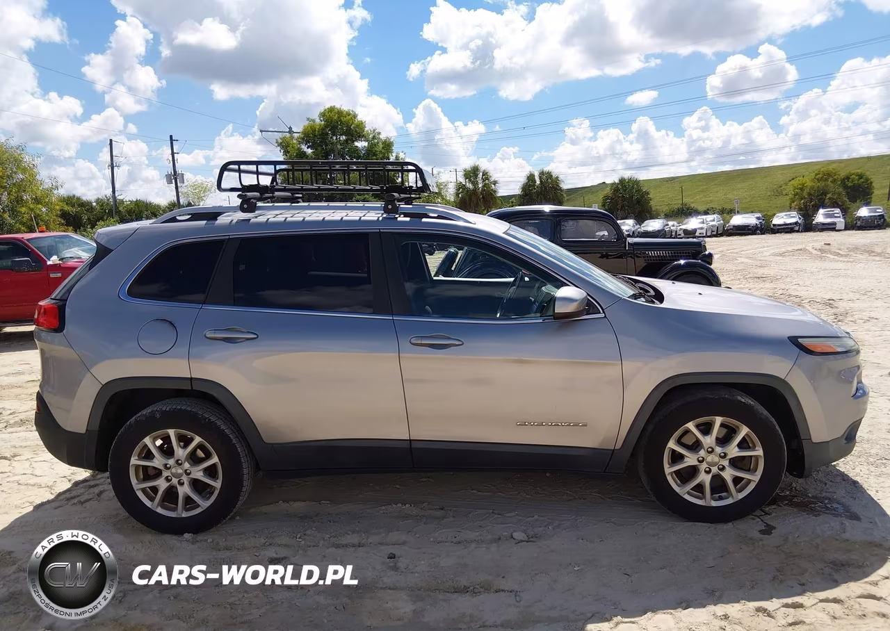 2016 Jeep Cherokee Latitude VIN:1C4PJLCB8GW135387 - 13
