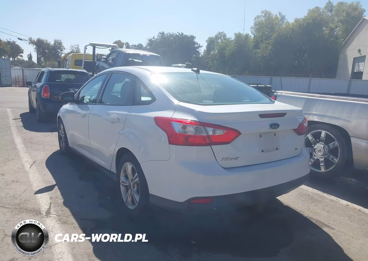 2014 Ford Focus Se VIN:1FADP3F26EL124230 - 3