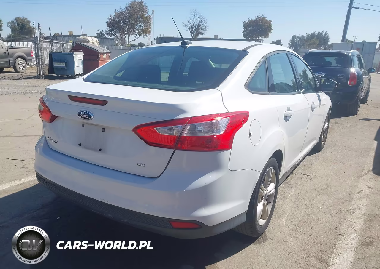 2014 Ford Focus Se VIN:1FADP3F26EL124230 - 4