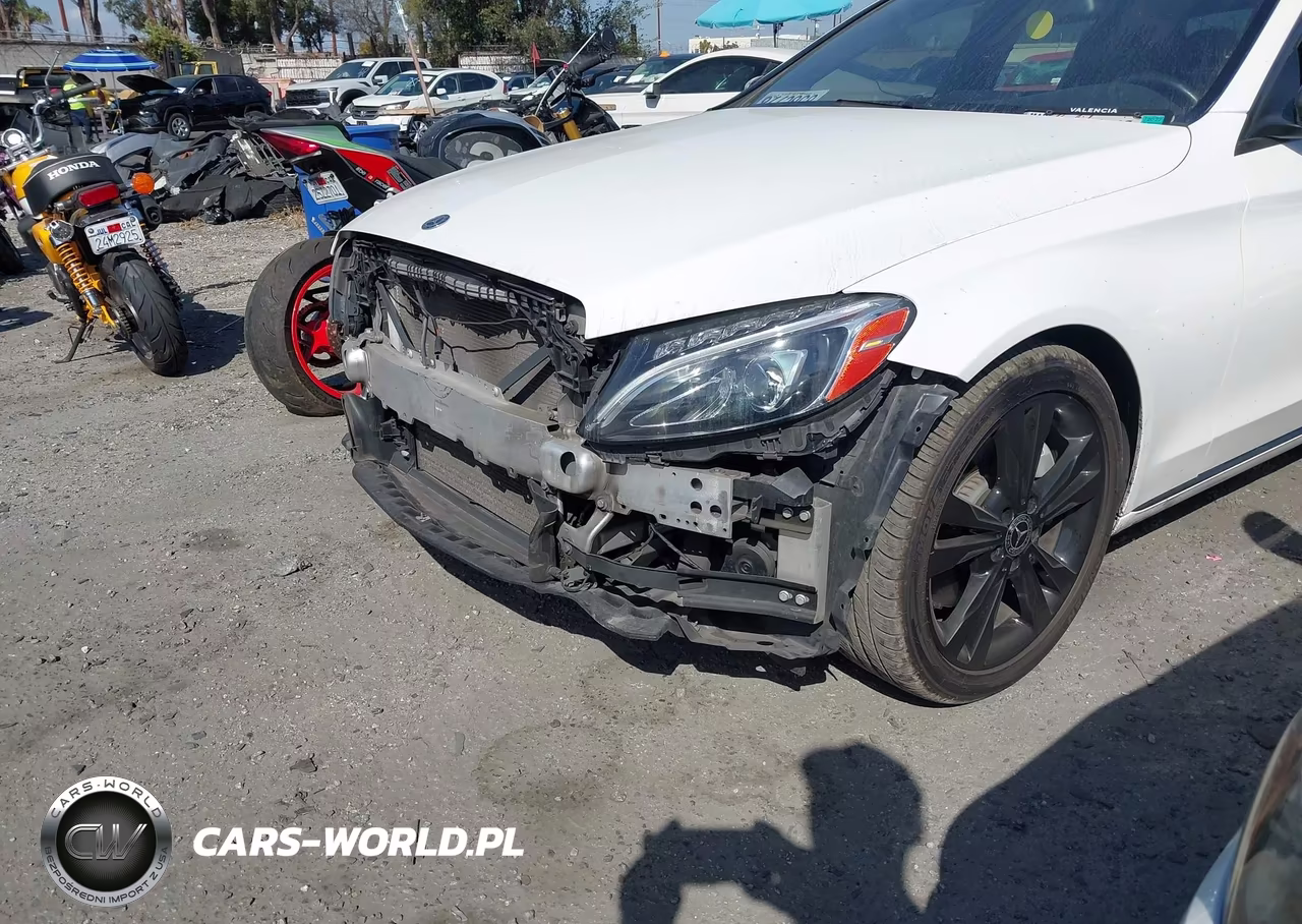 2018 Mercedes-Benz C 300 VIN:55SWF4JB9JU279966 - 18