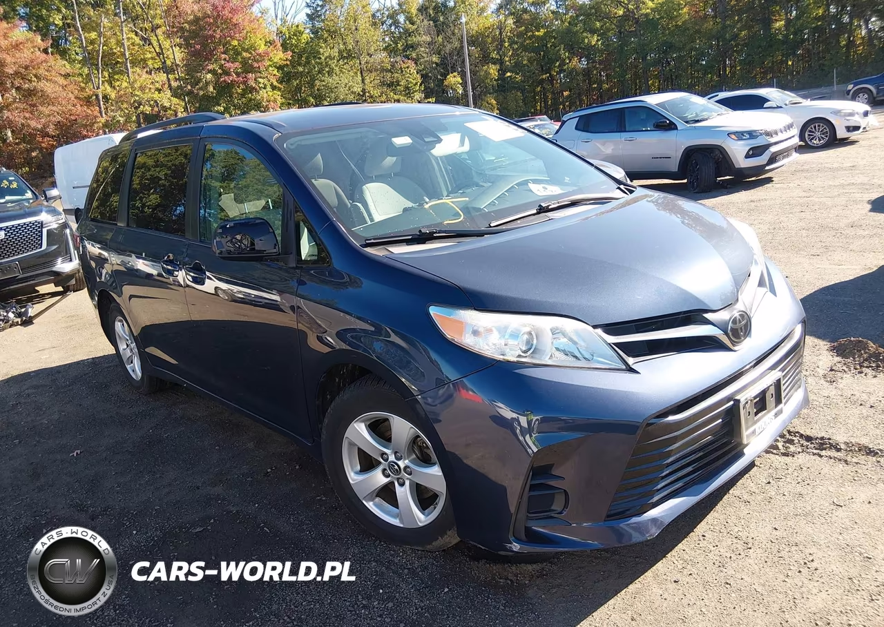 2018 Toyota Sienna Le 8 Passenger