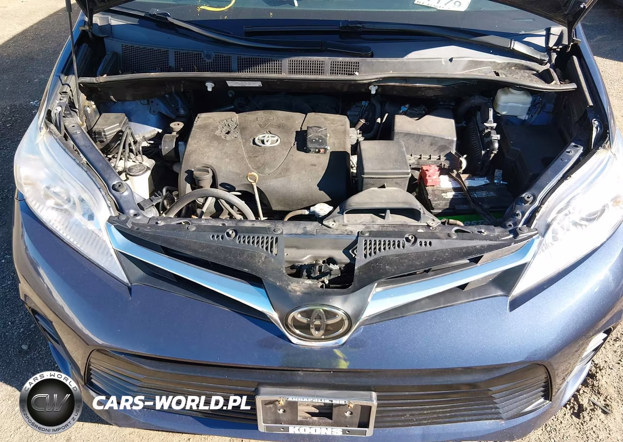2018 Toyota Sienna Le 8 Passenger VIN:5TDKZ3DC1JS901753 - 10