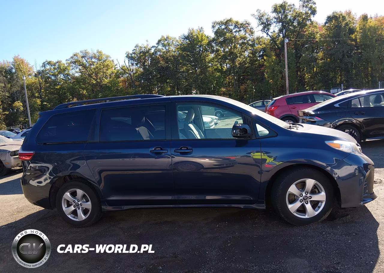2018 Toyota Sienna Le 8 Passenger VIN:5TDKZ3DC1JS901753 - 13