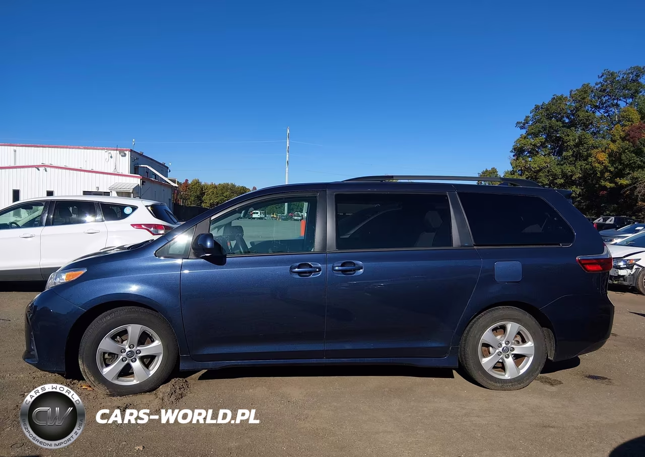 2018 Toyota Sienna Le 8 Passenger VIN:5TDKZ3DC1JS901753 - 14