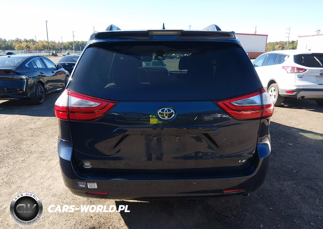 2018 Toyota Sienna Le 8 Passenger VIN:5TDKZ3DC1JS901753 - 16