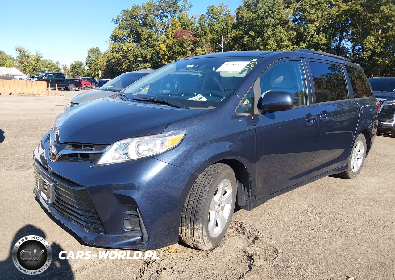 2018 Toyota Sienna Le 8 Passenger VIN:5TDKZ3DC1JS901753 - 2