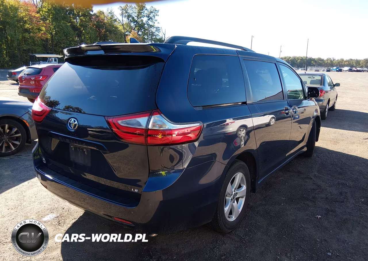 2018 Toyota Sienna Le 8 Passenger VIN:5TDKZ3DC1JS901753 - 4