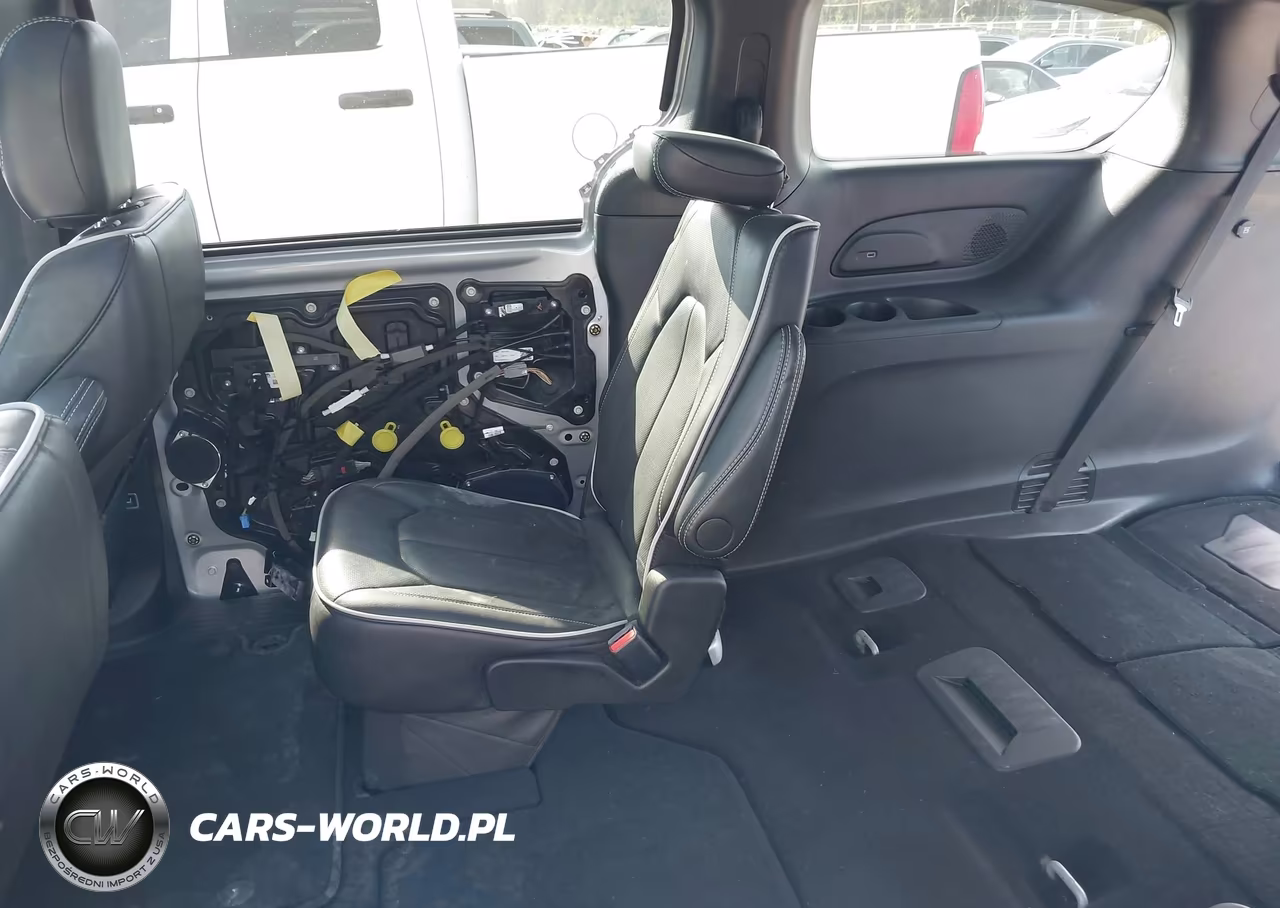 2026 Chrysler Pacifica Limited VIN:2C4RC1GG0TR182509 - 8