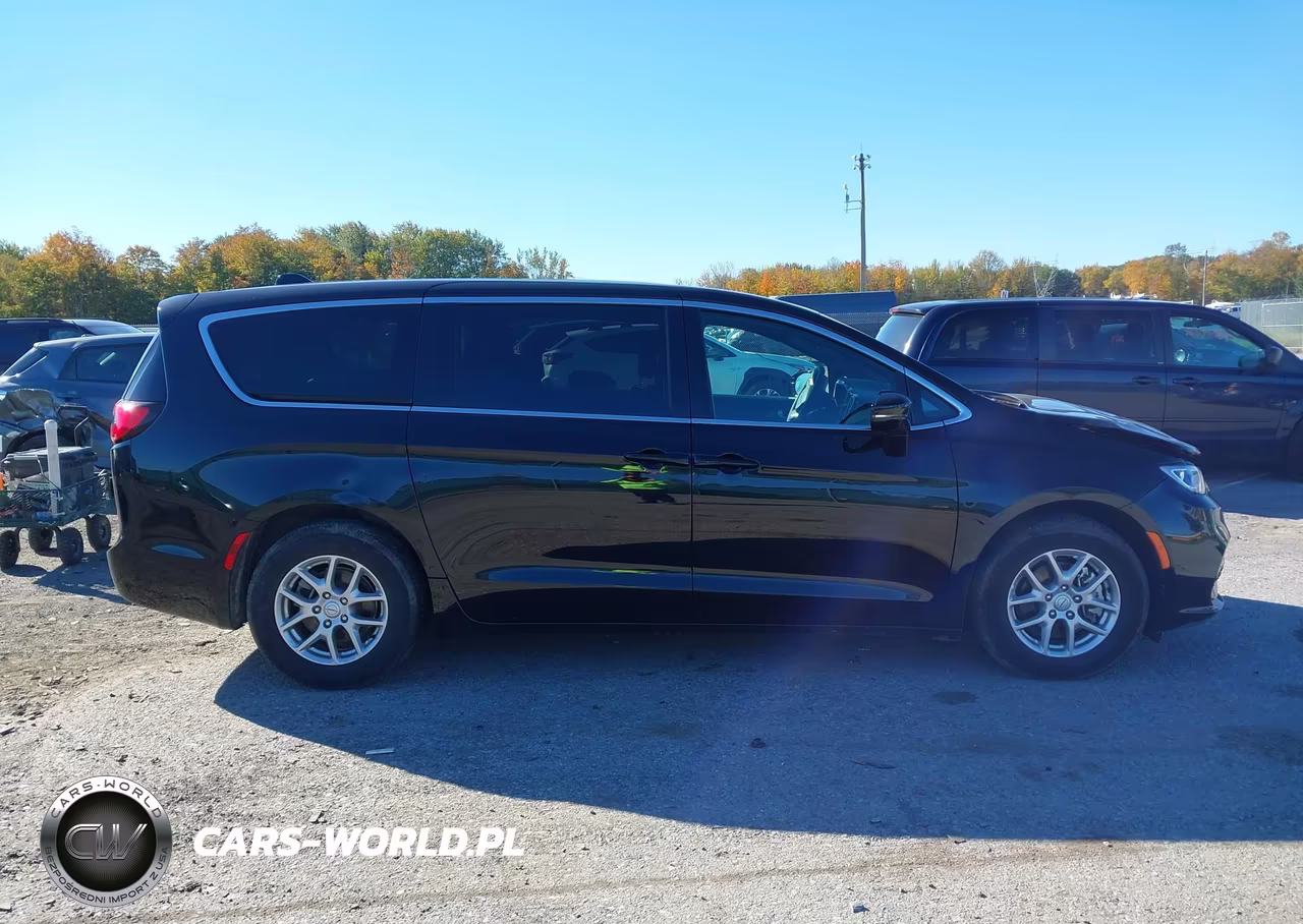 2026 Chrysler Pacifica Select VIN:2C4RC1BG2TR191445 - 13