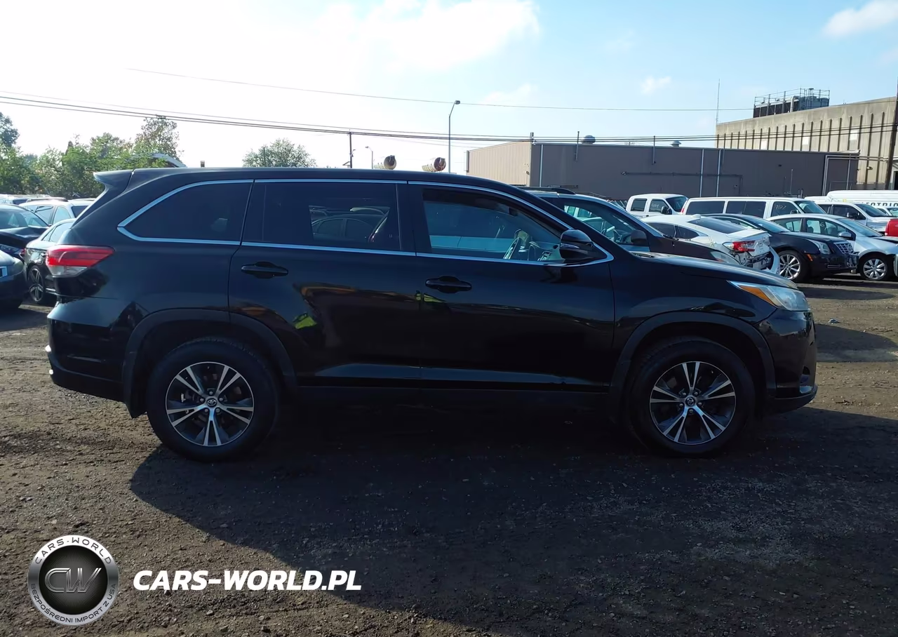 2019 Toyota Highlander Le VIN:5TDBZRFH7KS986014 - 13